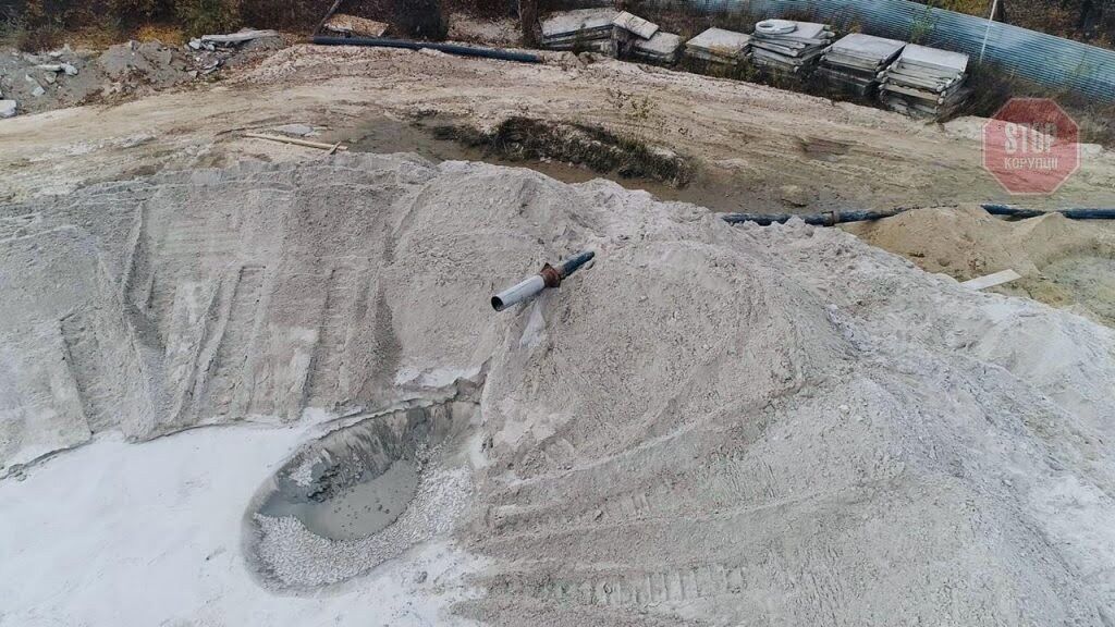  Піщані браконьєри незаконно намивають пісок у Києві Фото: ''СтопКор''