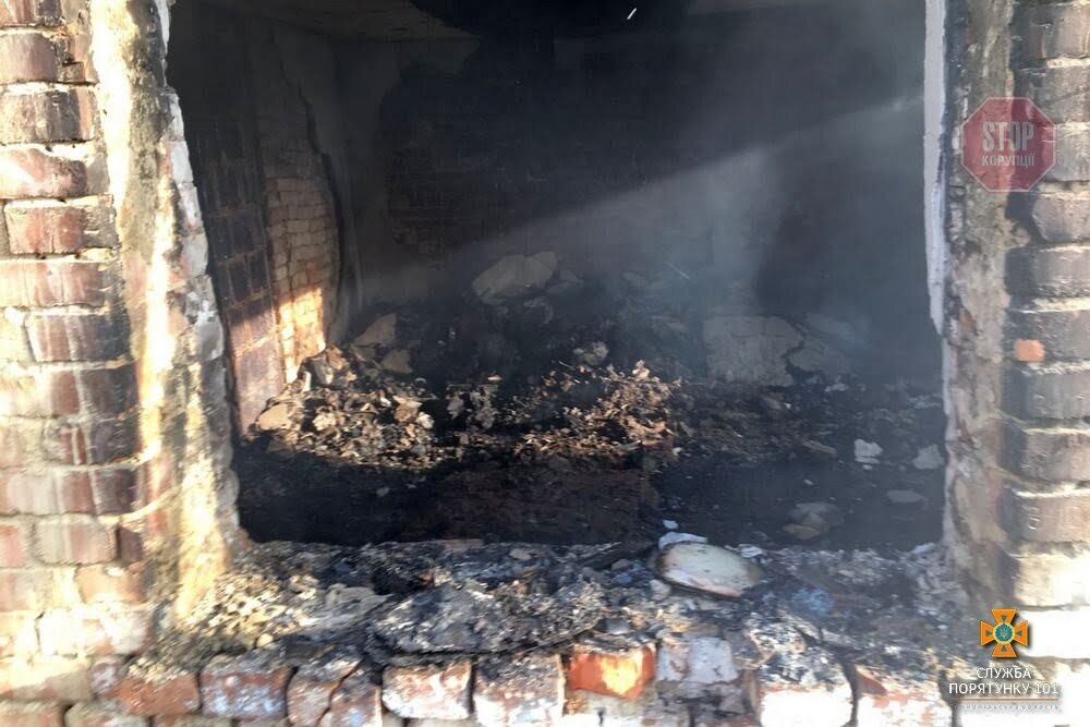 Вирішив покурити у ліжку: на Тернопільщині чоловік згорів заживо (фото)