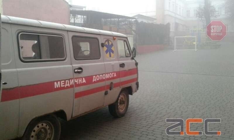 У Чернівцях чоловік скоїв суїцид в школі (фото)