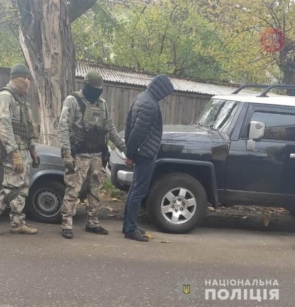 Люксові автівки безкоштовно: поліція Кіровоградщини викрила злочинну групу, яка уганяла елітні авто (фото)