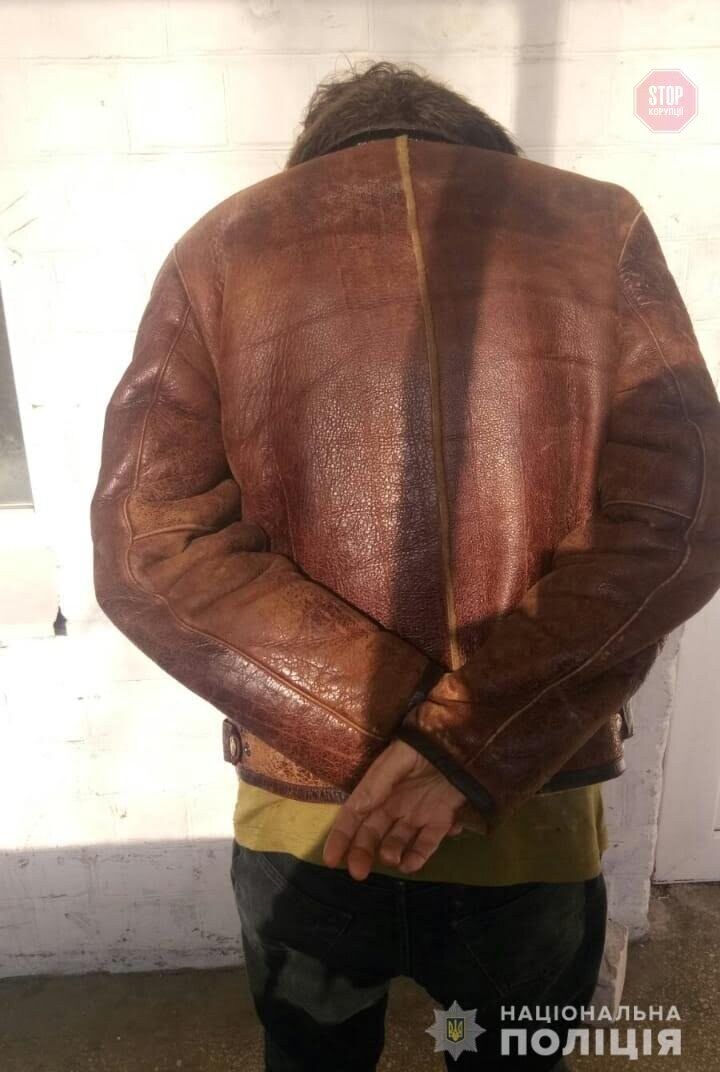 Зайшов з ножем до аптеки та забрав гроші: на Дніпропетровщині правоохоронці затримали зловмисника (фото)