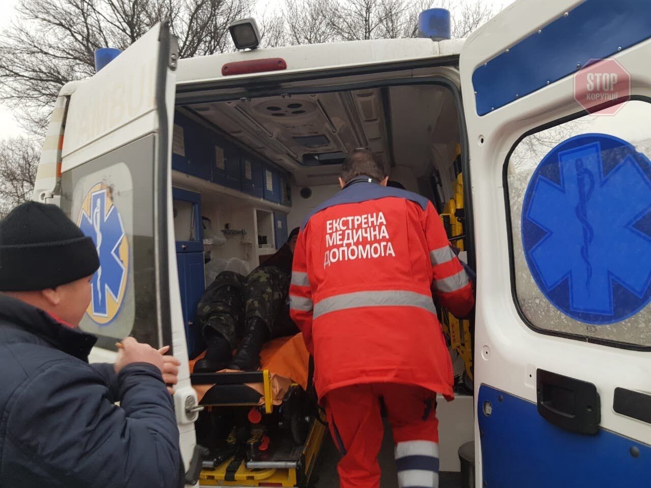 На Дніпропетровщині чоловік не дивлячись на теплу погоду пішов рибалити та провалився під лід (фото, відео)