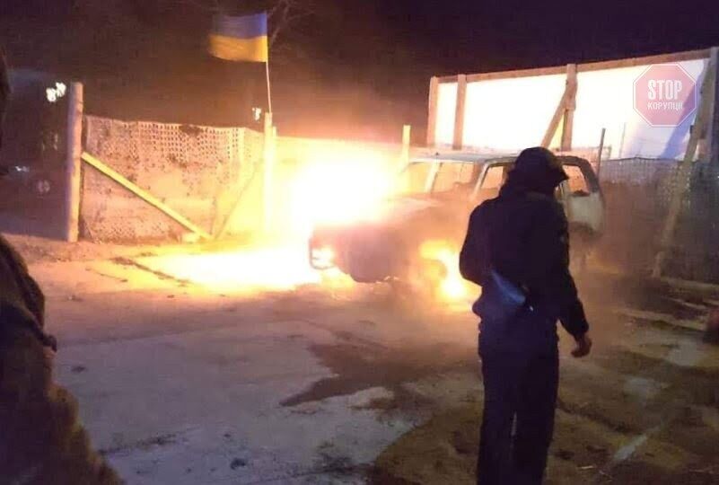 На Херсонщині підпалили автівку на базі громадського формування “Аскер” (фото, відео)