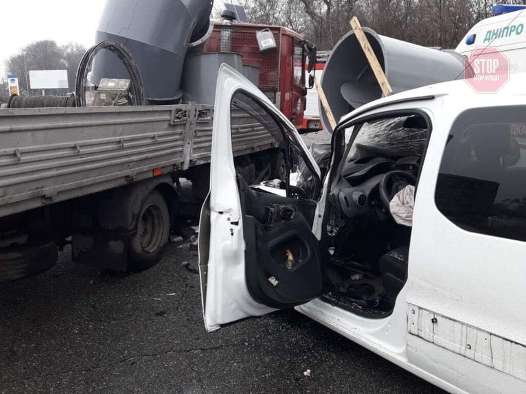 На Дніпропетровщині сталася ДТП за участю трьох автівок, є потерпілий (фото)