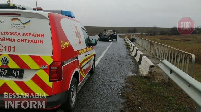 На Одещині перекинулася автівка з родиною (фото)