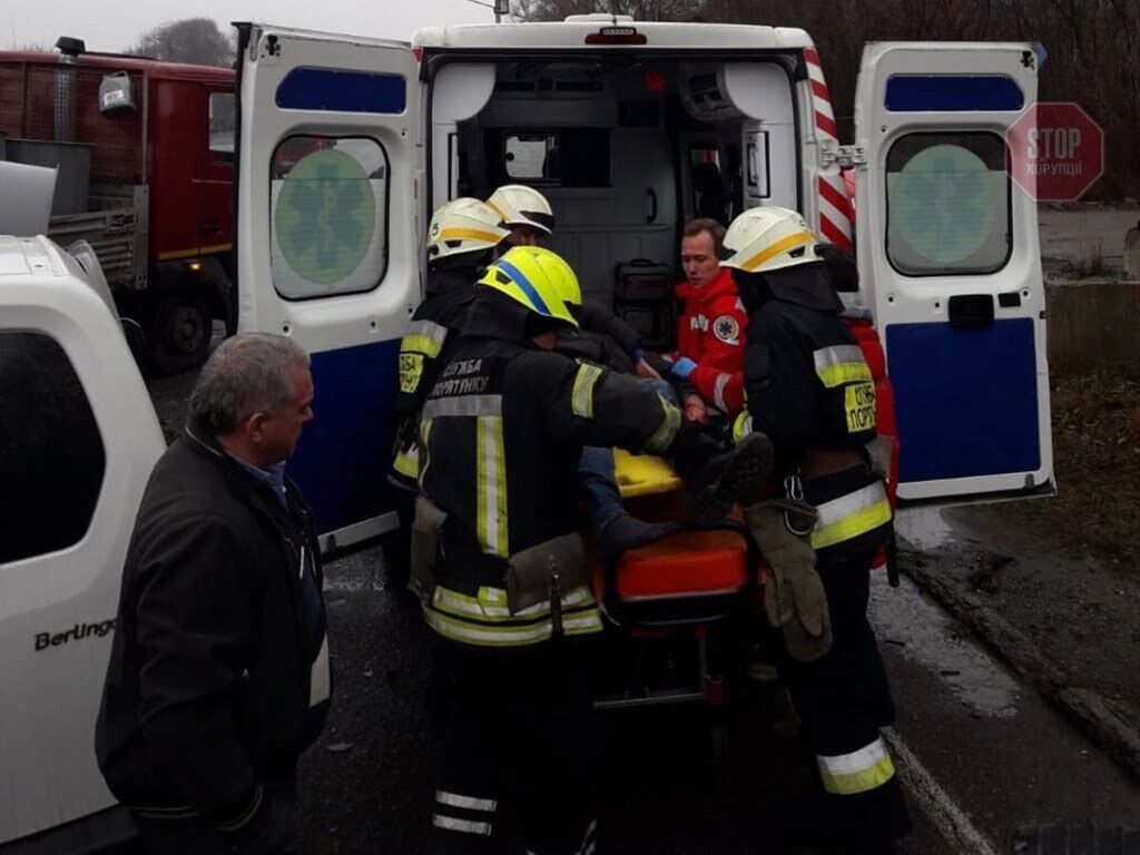 На Дніпропетровщині сталася ДТП за участю трьох автівок, є потерпілий (фото)