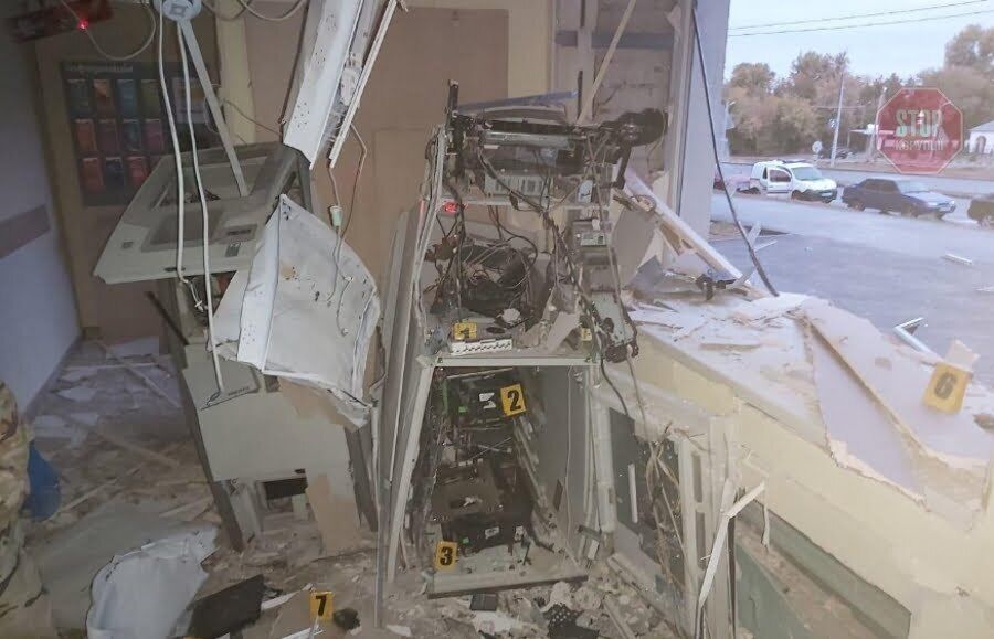 Підірвали банкомат: на Кіровоградщині оголошено спецоперацію «Сирена» (фото)