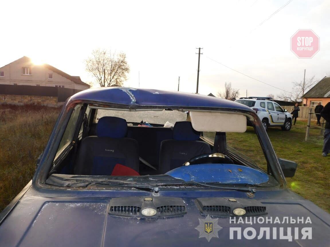 На Херсонщині поліцейські розшукали автомобіль, який насмерть збив 18-річного хлопця (фото)