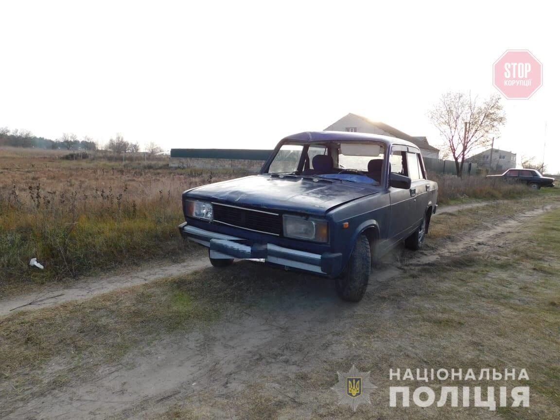 На Херсонщині поліцейські розшукали автомобіль, який насмерть збив 18-річного хлопця (фото)