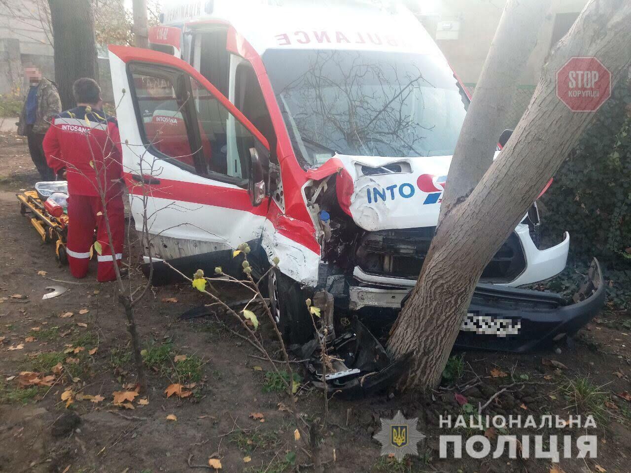 В Одесі ''швидка'' з пасажирами потрапила в ДТП (фото)