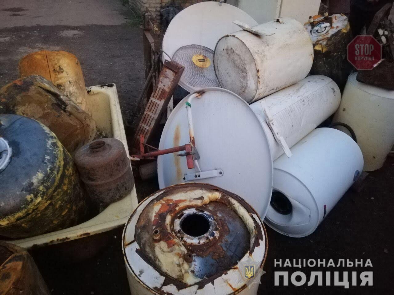 Приймають все: у незаконному пункті прийому брухту на Дніпропетровщині поліція виявила запчастини до залізничних конструкцій (фото)