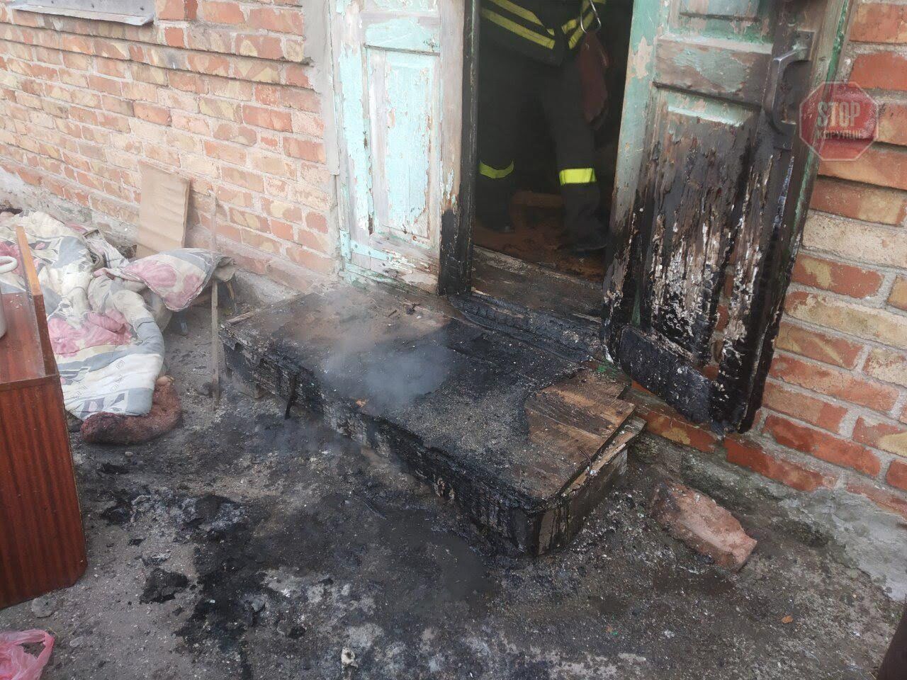 У Бердянську люди з вогню винесли інваліда (фото)