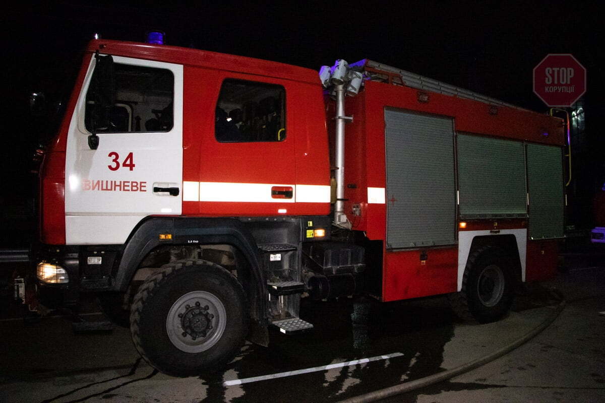 У Києві невідомі влаштували масові підпали магазинів (фото, відео)