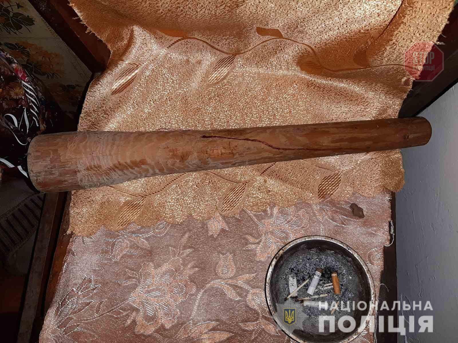 На Дніпропетровщині двоє злодіїв били та різали подружжя пенсіонерів за 83 гривні (фото)