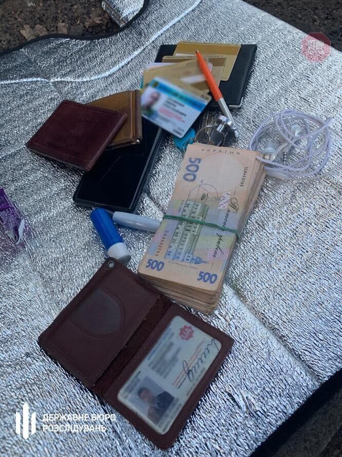 6 тис. доларів США за закриття кримінального провадження: на хабарі викрили правоохоронця (фото)