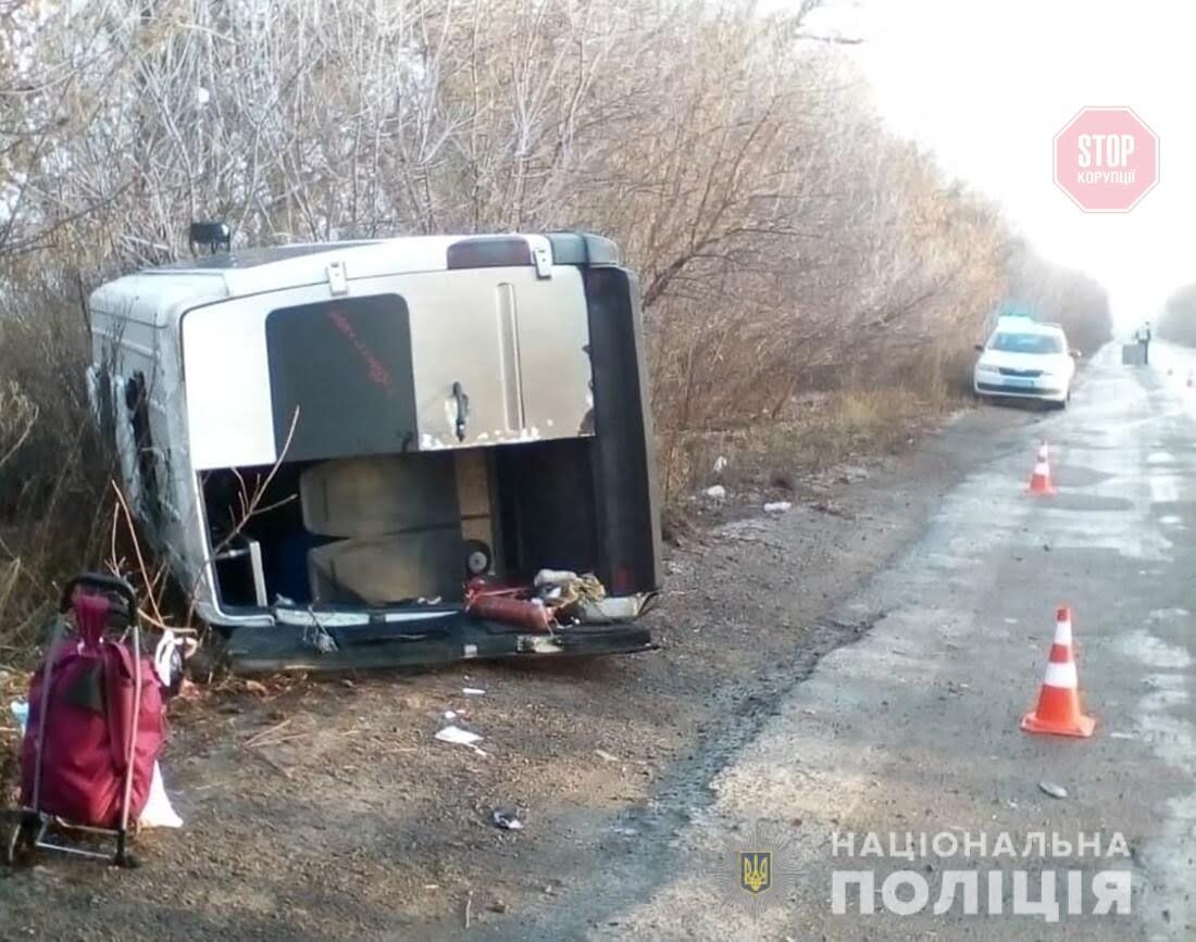На Житомирщині автобус з пасажирами злетів у кювет, четверо постраждалих (фото)