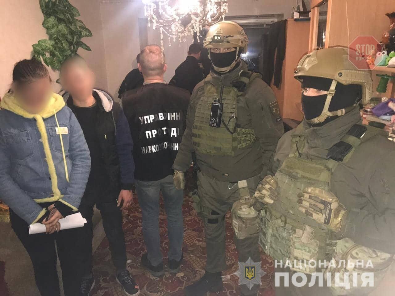 Розповсюджували “важкі” наркотики: на Луганщині правоохоронці затримали групу наркодилерів (фото)