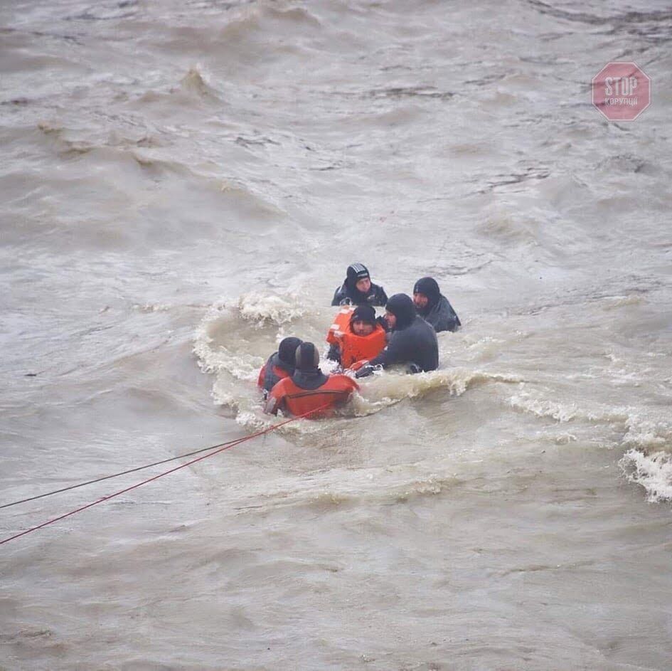 В Одесі нагородили рятувальників, які прийшли на допомогу екіпажу танкера «Делфі»