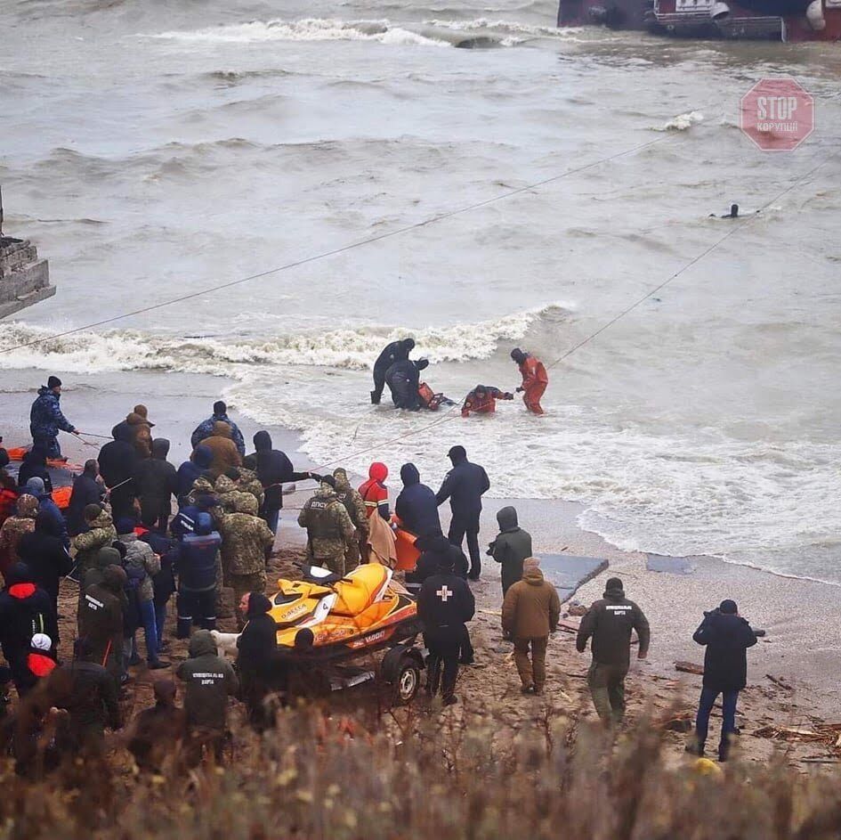 В Одесі нагородили рятувальників, які прийшли на допомогу екіпажу танкера «Делфі»