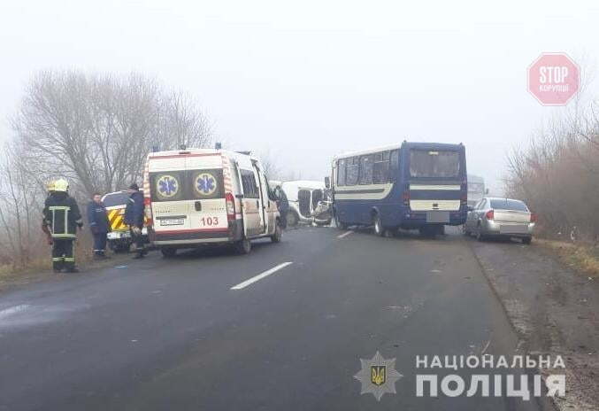 На Волині у ДТП потрапив рейсовий автобус: троє постраждалих у лікарні (фото)