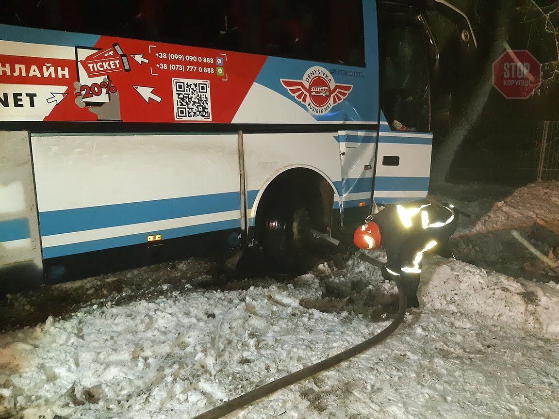 На Кіровоградщині рятувальники ліквідовували наслідки двох ДТП, є жертви (фото)