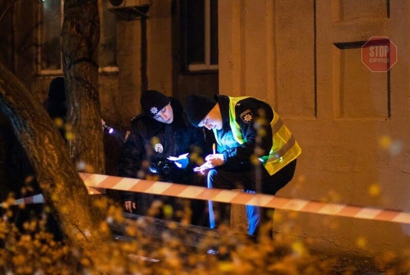 У Києві чоловік розбився при падінні з вікна (фото)