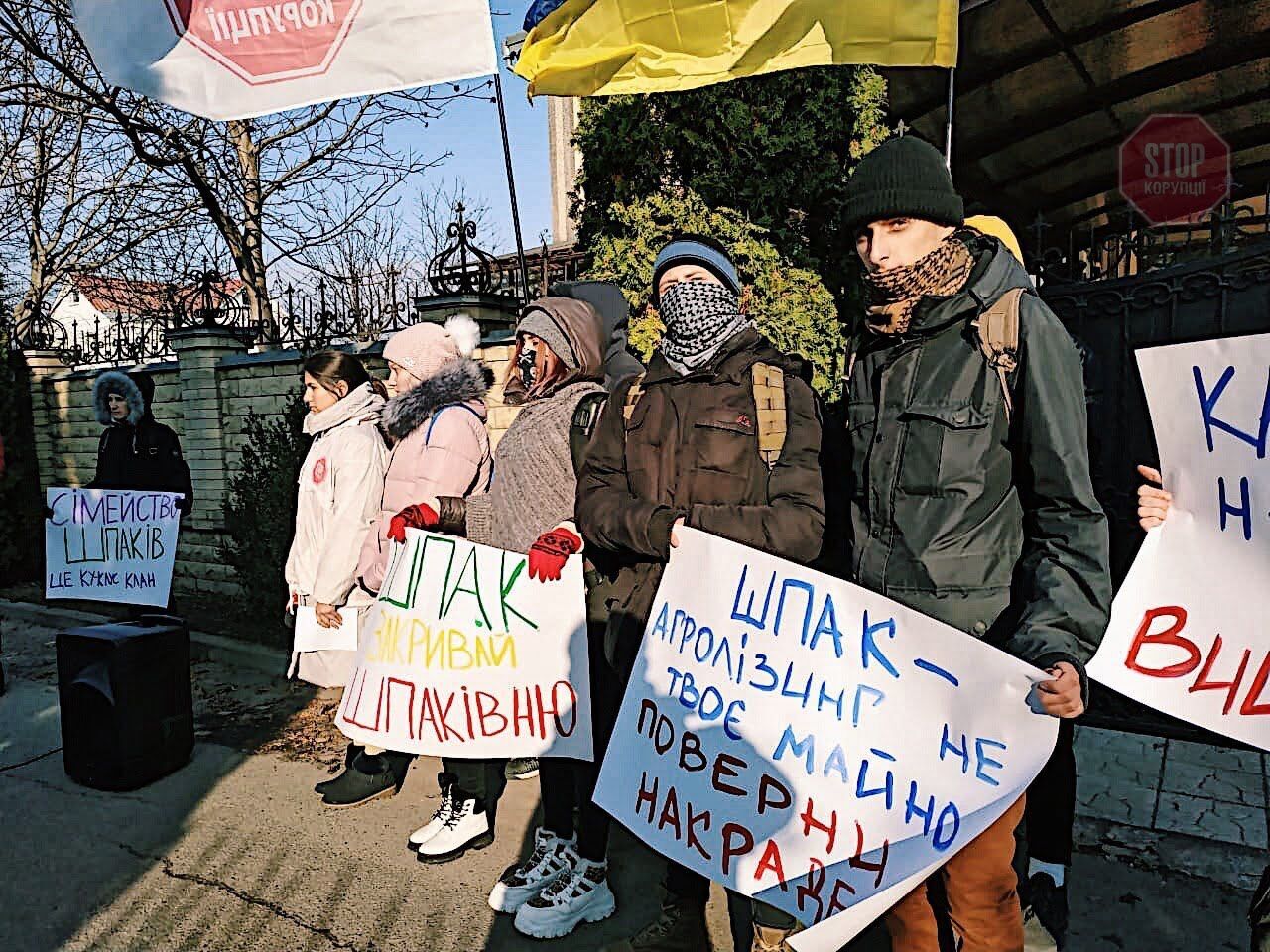  Активісти влаштували акцію під будинком ШпаківФото: СтопКор