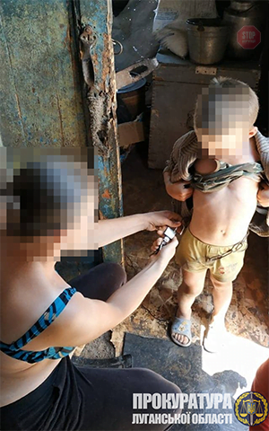 На Луганщині засудили батьків, які прив'язували ланцюгом і били 6-річну дитину (фото)