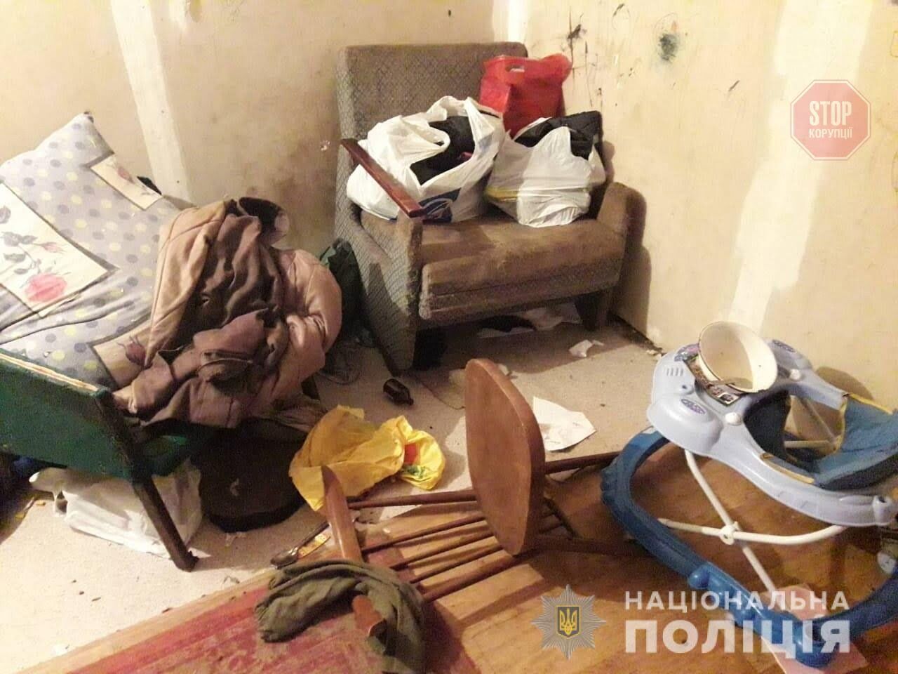 На Харківщині правоохоронці відібрали дітей від сім’ї через неналежні умови (фото)