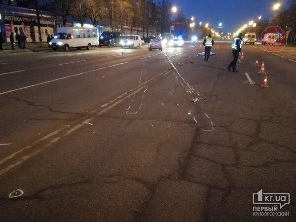 На Дніпропетровщині автівка насмерть збила жінку (фото)