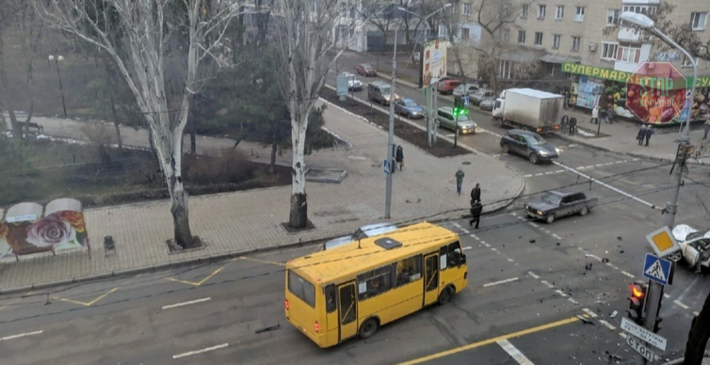 У центрі Донецька сталося ДТП, є постраждалий (фото)
