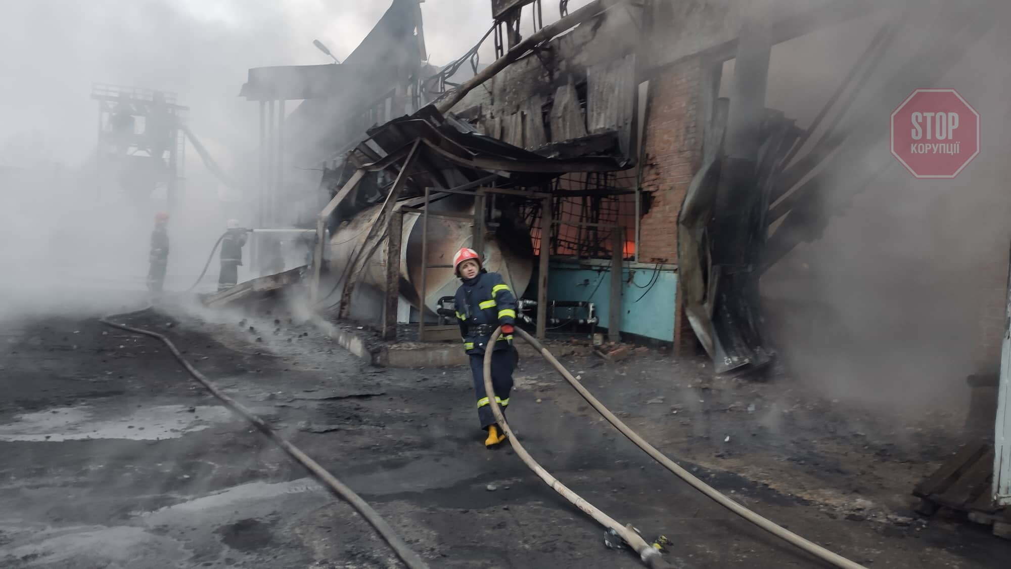 У Полтаві масштабна пожежа: працюють 42 вогнеборця (фото)