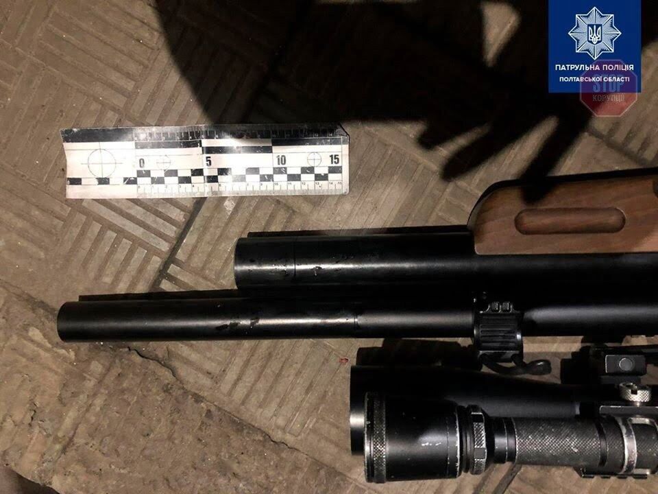 У Полтаві поліція затримала чоловіка з гвинтівкою та приладом нічного бачення (фото)