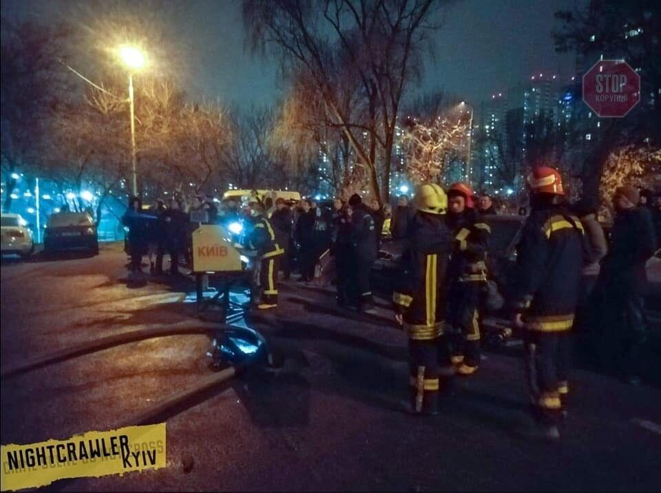 У Києві горить багатоповерхівка: двоє загиблих (фото)
