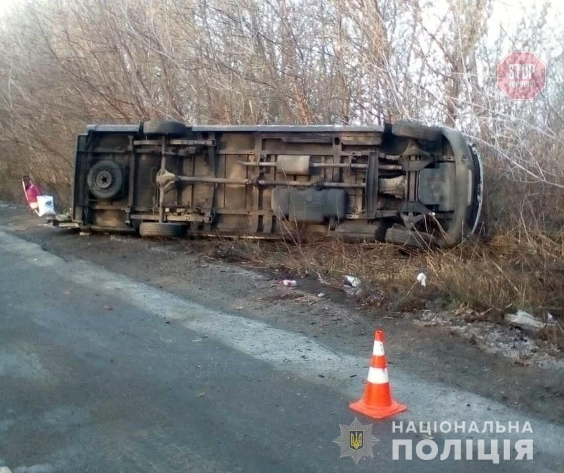 На Житомирщині автобус з пасажирами злетів у кювет, четверо постраждалих (фото)