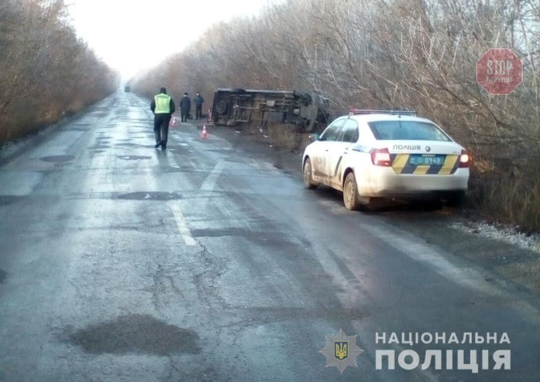 На Житомирщині автобус з пасажирами злетів у кювет, четверо постраждалих (фото)
