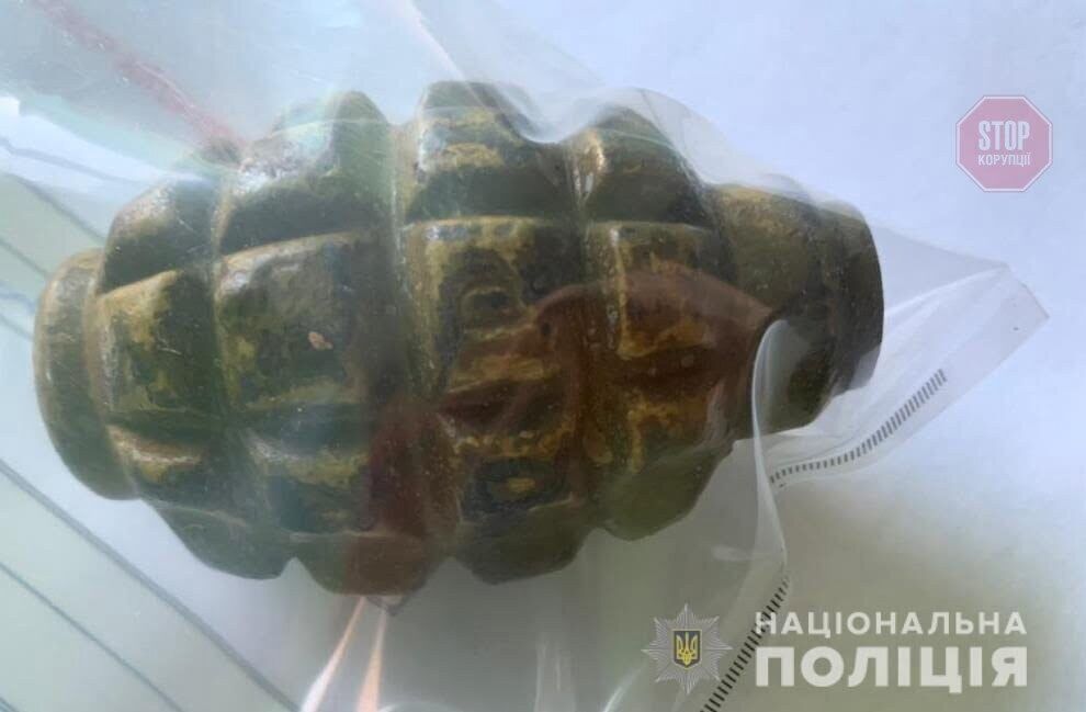 На Київщині поліція виявила у бездомного чоловіка гранату (фото)