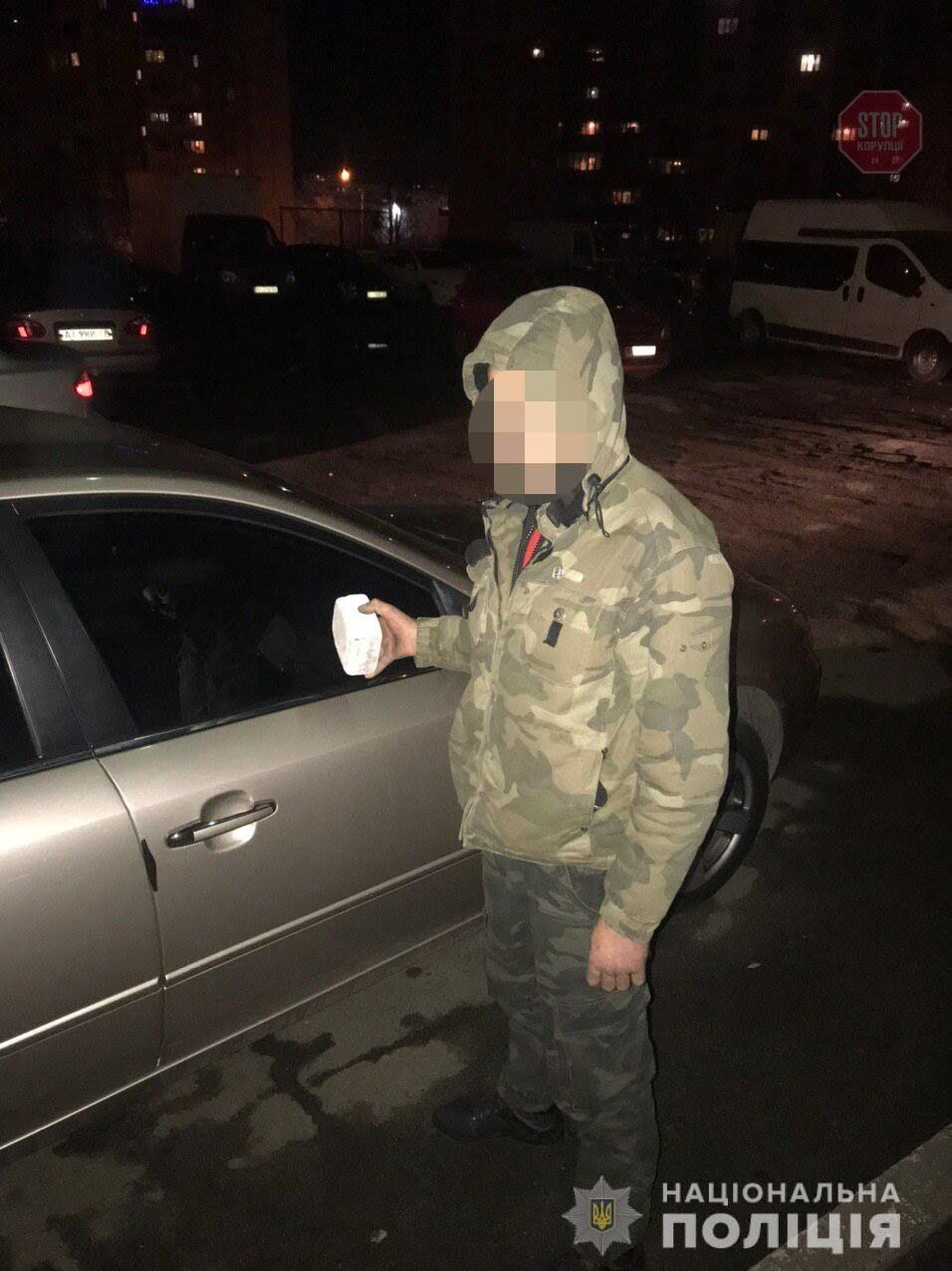 У Києві затримали серійного крадія відеореєстраторів (фото)