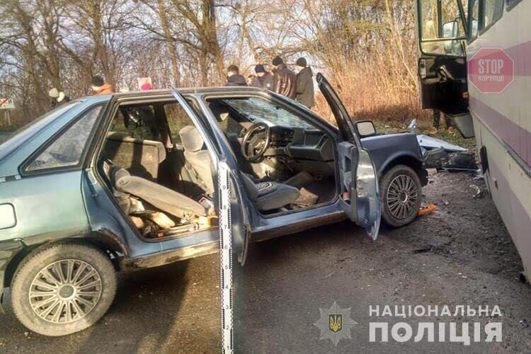 На Тернопільщині у ДТП потрапив рейсовий автобус, є поранені (фото)