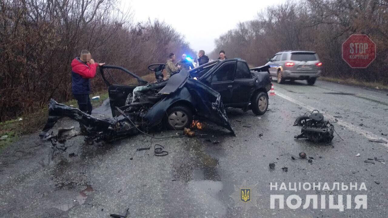 На Дніпропетровщині рейсовий автобус потрапив у ДТП, є жертви (фото)