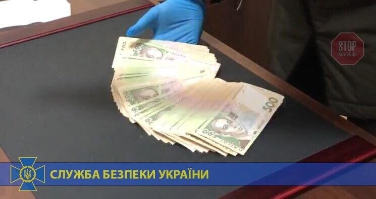 На Черкащині керівника комунального медзакладу викрили на корупції при закупівлі обладнання (фото)