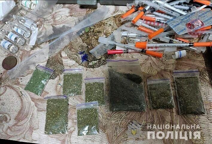 На Чернігівщині злочинці для виготовлення наркотиків використовували засіб для чистки каналізації (фото, відео)
