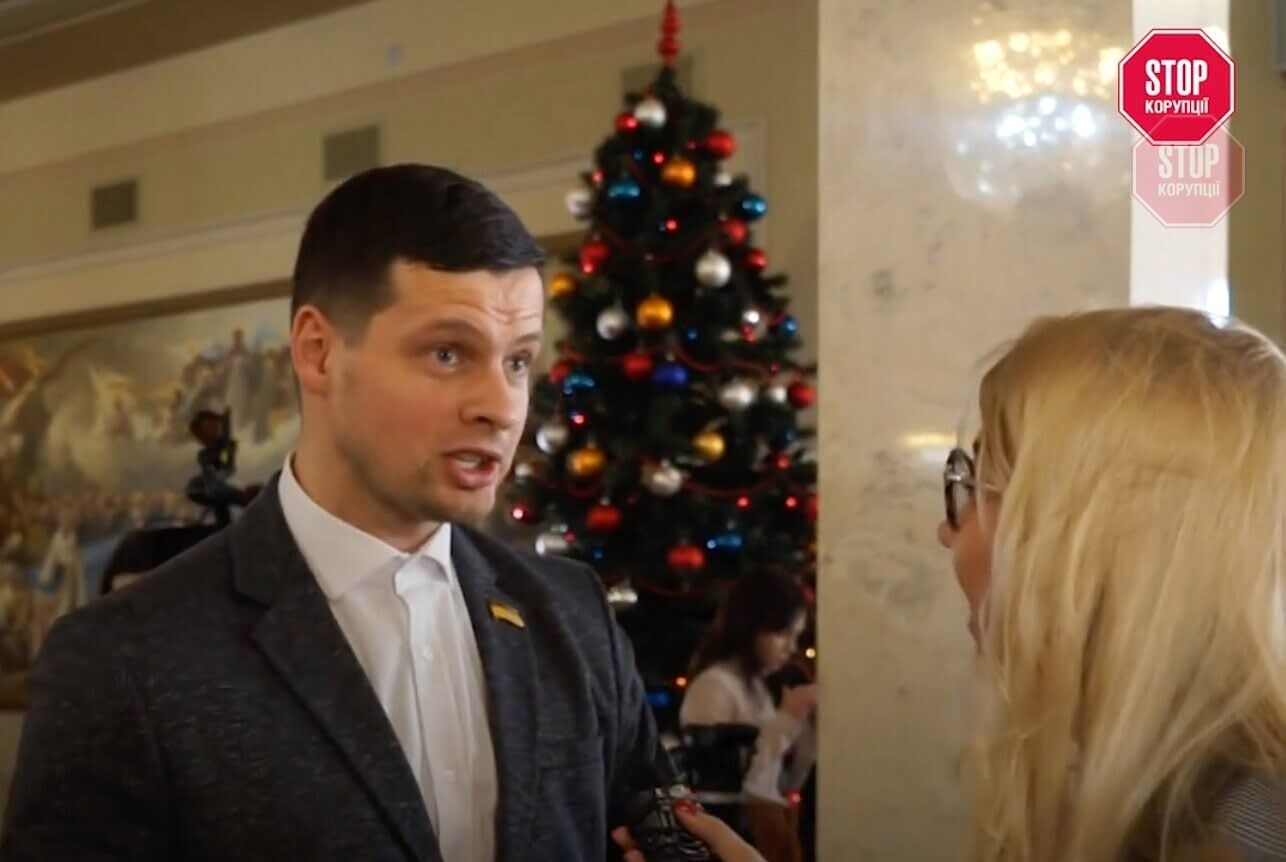  Депутат ''Слуги народу'' Анатолій Костюх послався на власну декларацію та пояснив, що грошей вистачить лише на Угорщину чи Словаччину