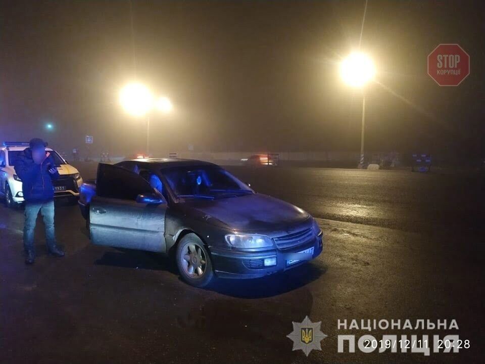 На Київщині п'яна жінка вдарила поліцейського ногою в голову, у потерпілого струс мозку (фото)