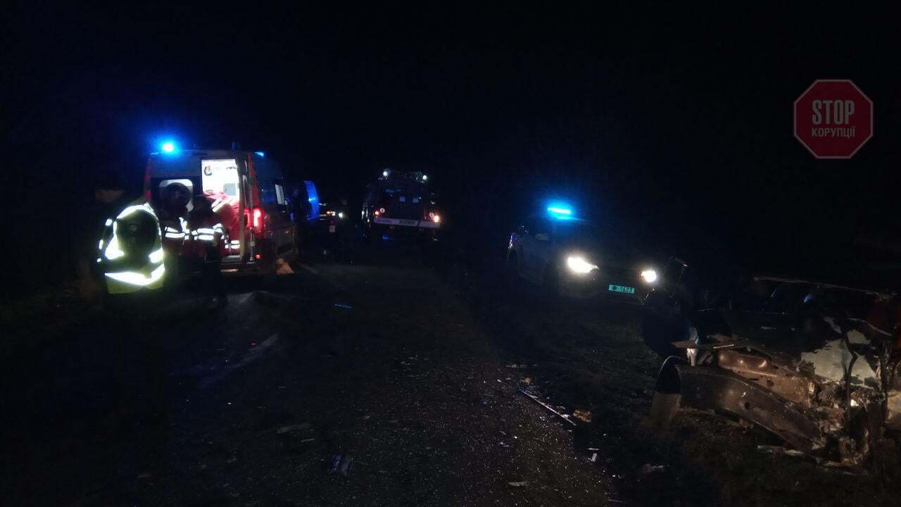 На Запоріжжі рятувальники деблокували водія з понівеченої автівки: подробиці (фото)