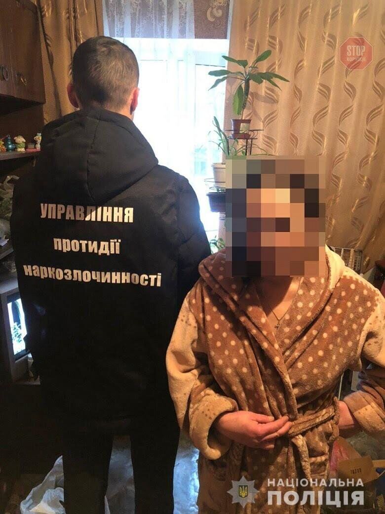Наркотики на пів мільйона гривень: у Києві затримали жінку-наркодилера (фото)