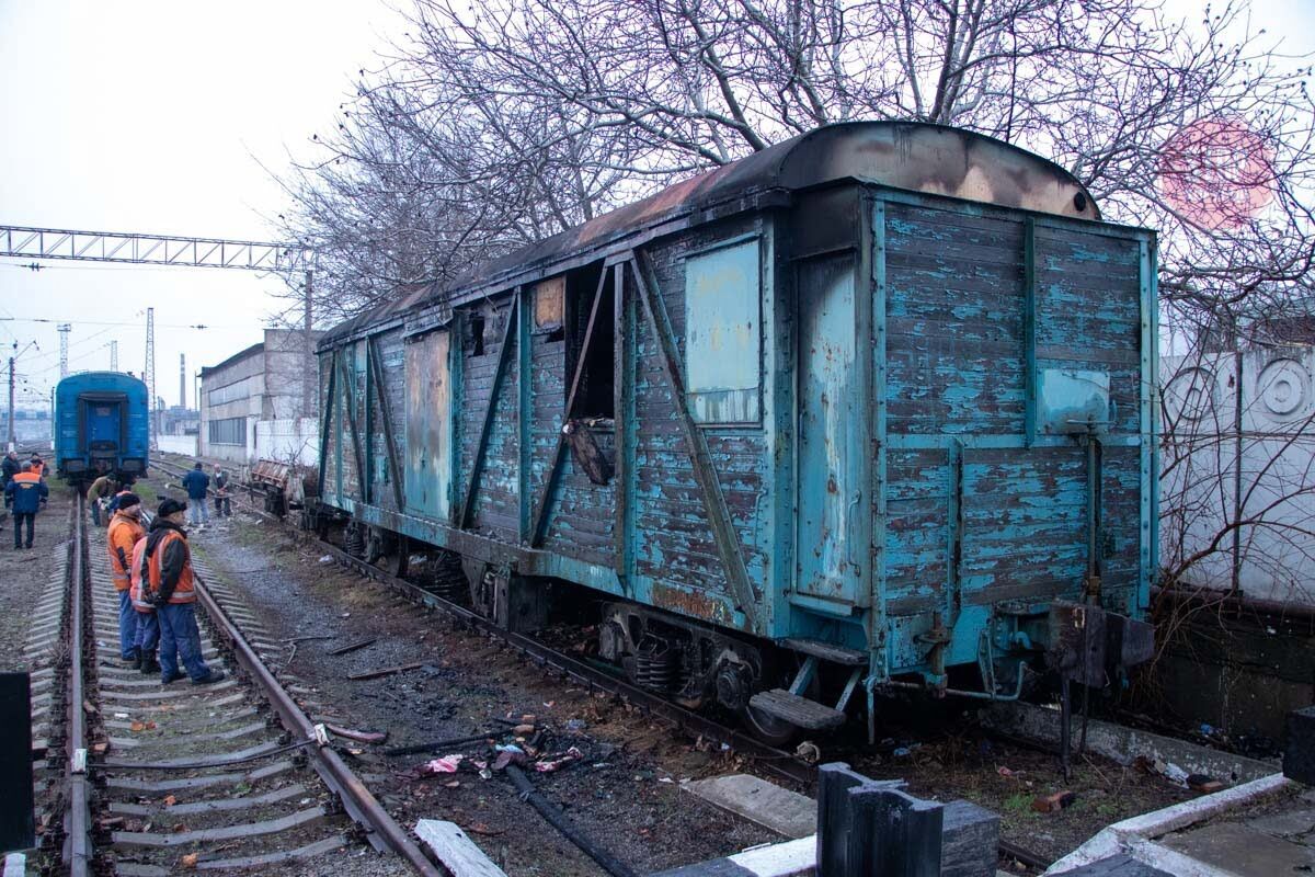 У Дніпрі загорівся залізничний вагон, є загибла (фото)