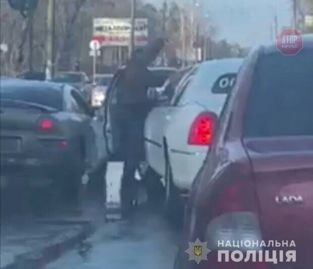 У Черкасах скоїли розбійний напад на водія лімузина (відео)