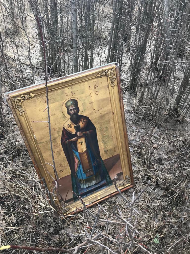 На Одещині в лісі знайшли викрадені церковні цінності