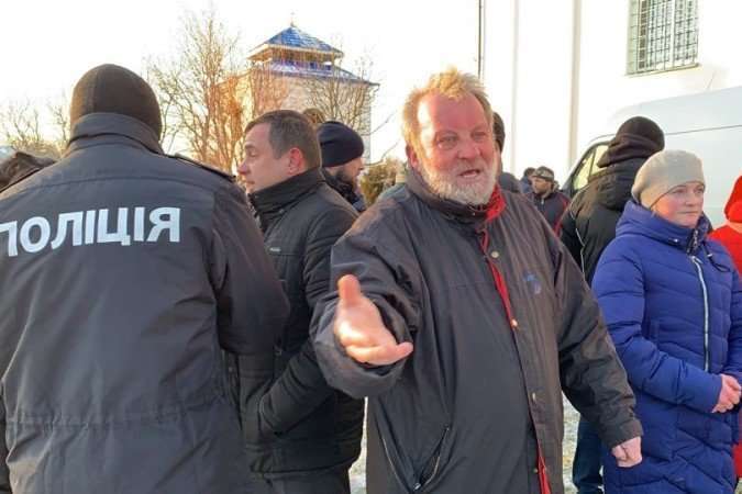  Протоієрей Володимир Гелета погрожував розстріляти людей